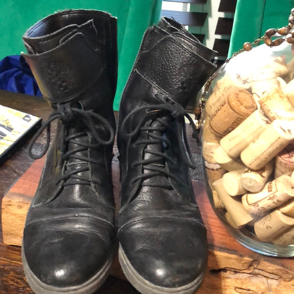 Black combat boot Vince camuto